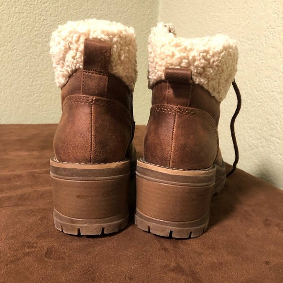 Fergie boots - Picture 2 of 9